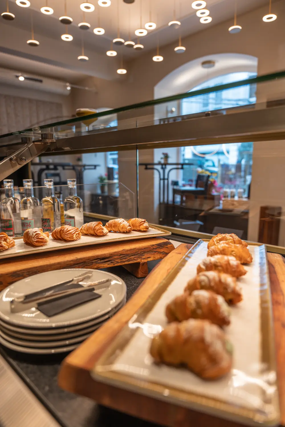 Hummerschwanz-Gebäck, auf Italienisch auch Sfogliatelle oder Coda d'aragosta genannt. von Nicchia GmbH